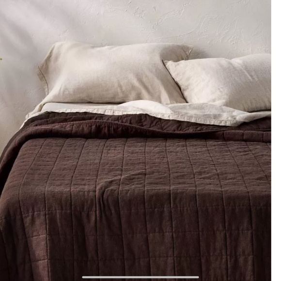 Casaluna, Heavyweight Linen Quilt, Queen size NEW with tags, dark fig - Picture 8 of 10